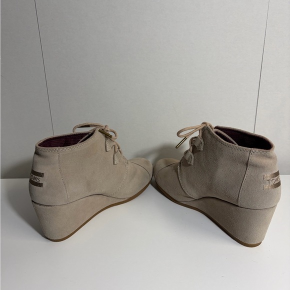 Toms Women's Taupe Lace-Up Wedges - Picture 9 of 13